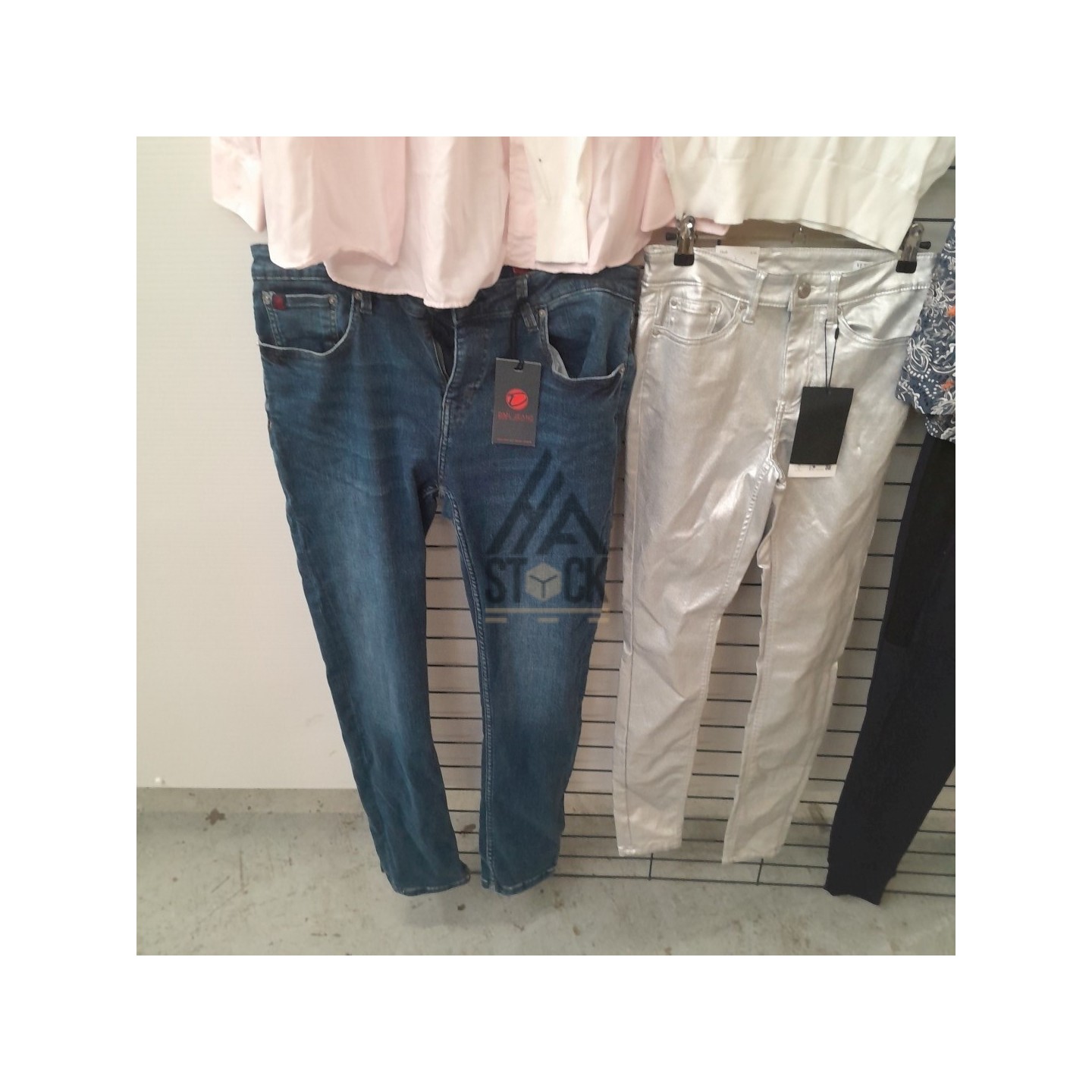 TEXTILE MARQUE  - 150 pièces