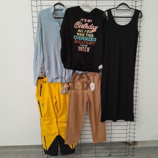 TEXTILE MARQUE  - 150 pièces