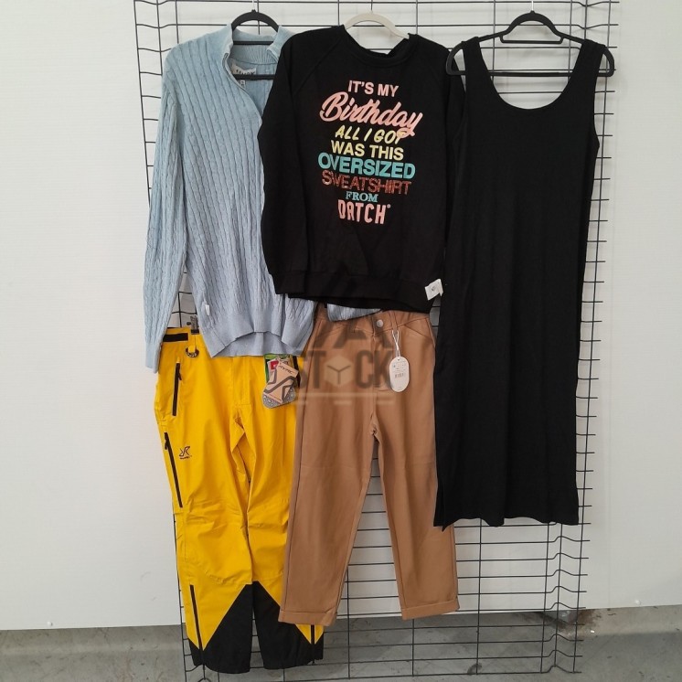 TEXTILE MARQUE  - 150 pièces