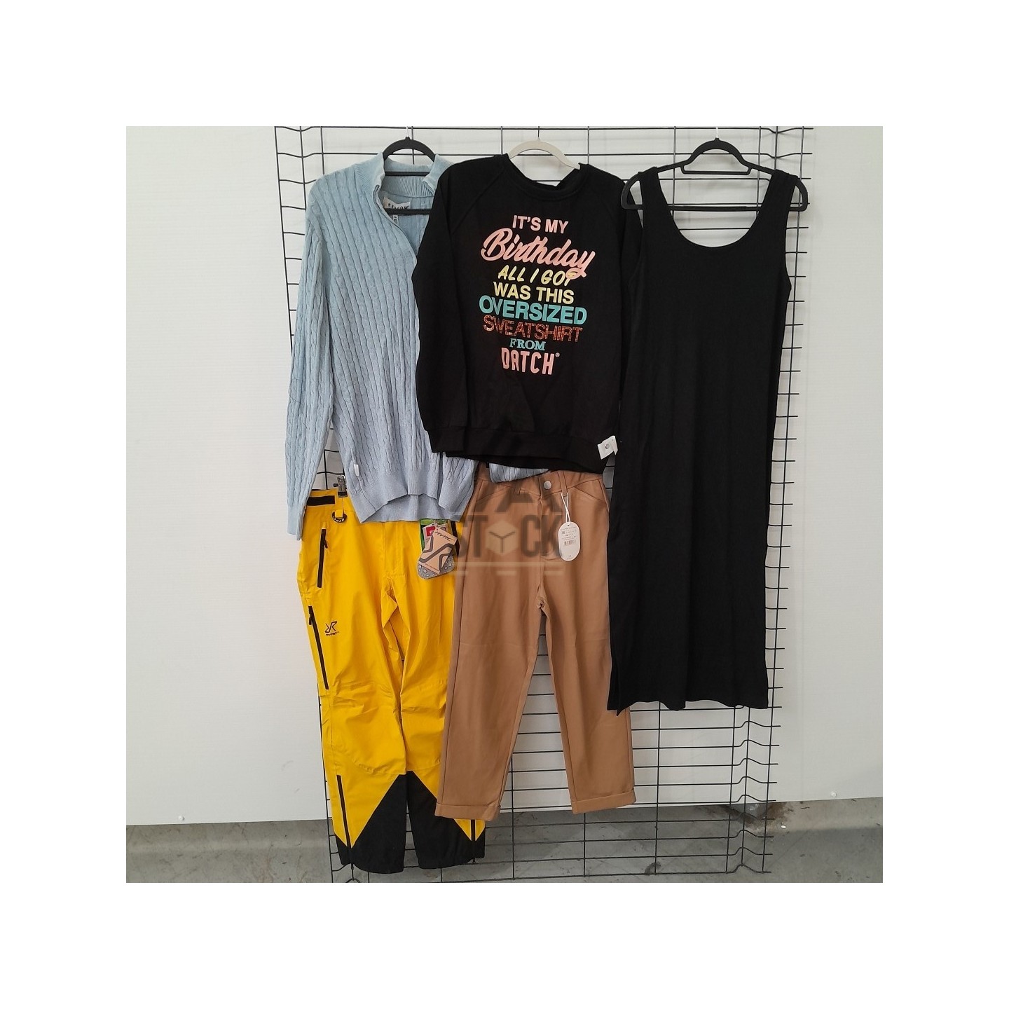 TEXTILE MARQUE  - 150 pièces