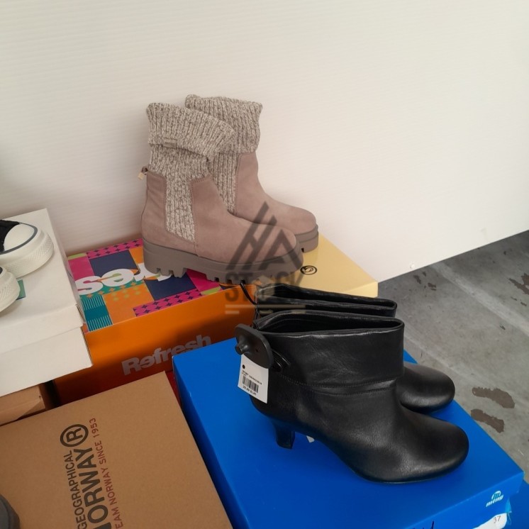 CHAUSSURE en boite  - 20 paires