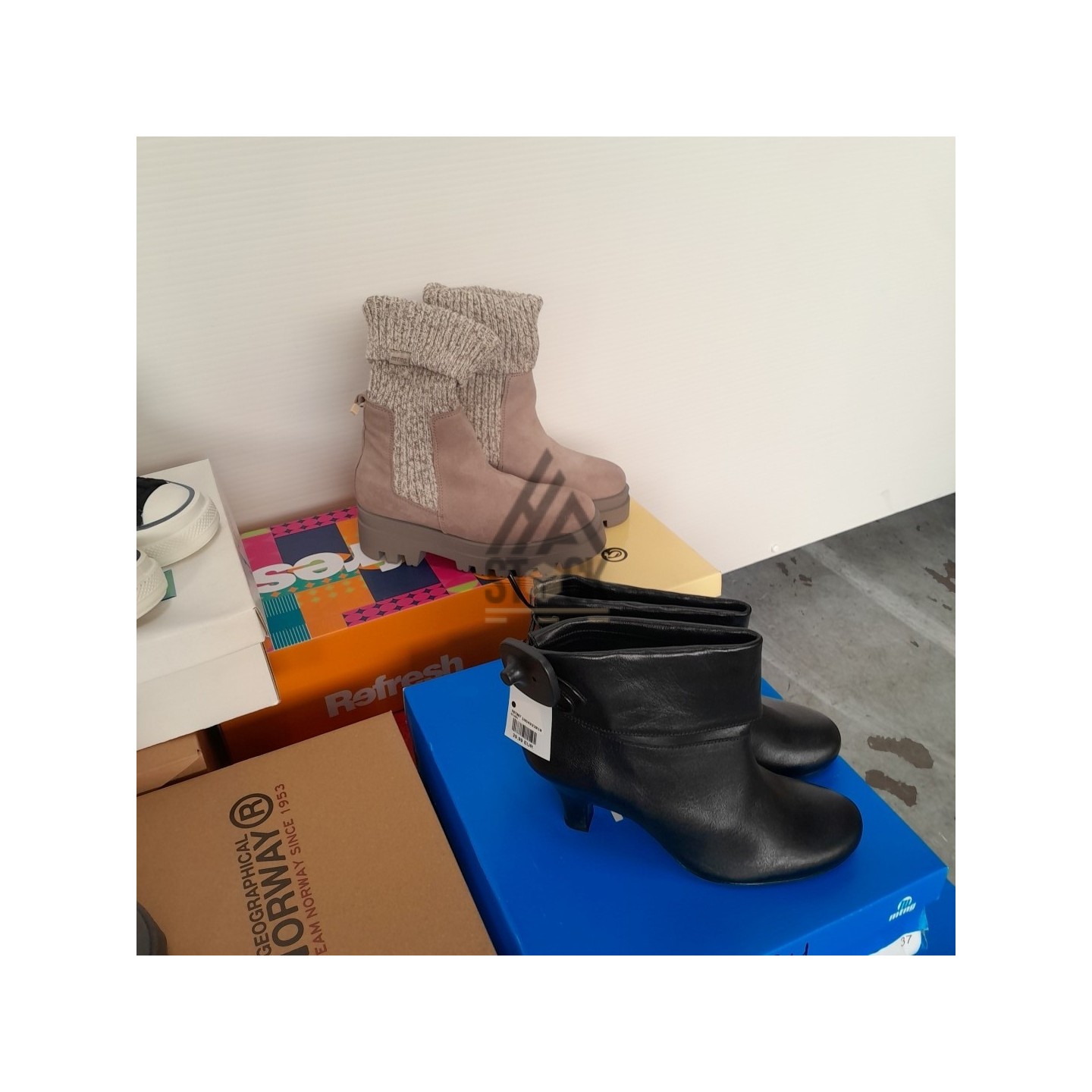 CHAUSSURE en boite  - 20 paires