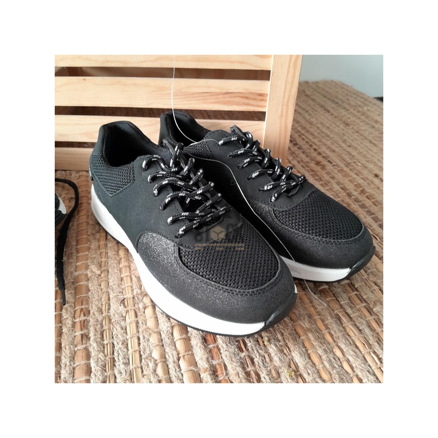 CHAUSSURE - ISOTER - 19 paires