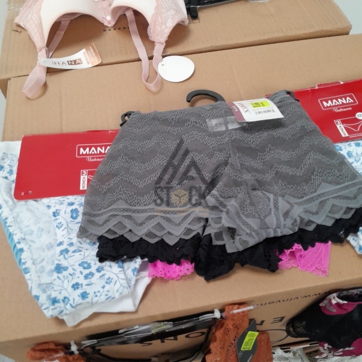 SOUS VETEMENTS FEMME - 210 pièces