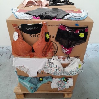 SOUS VETEMENTS FEMME - 210 pièces