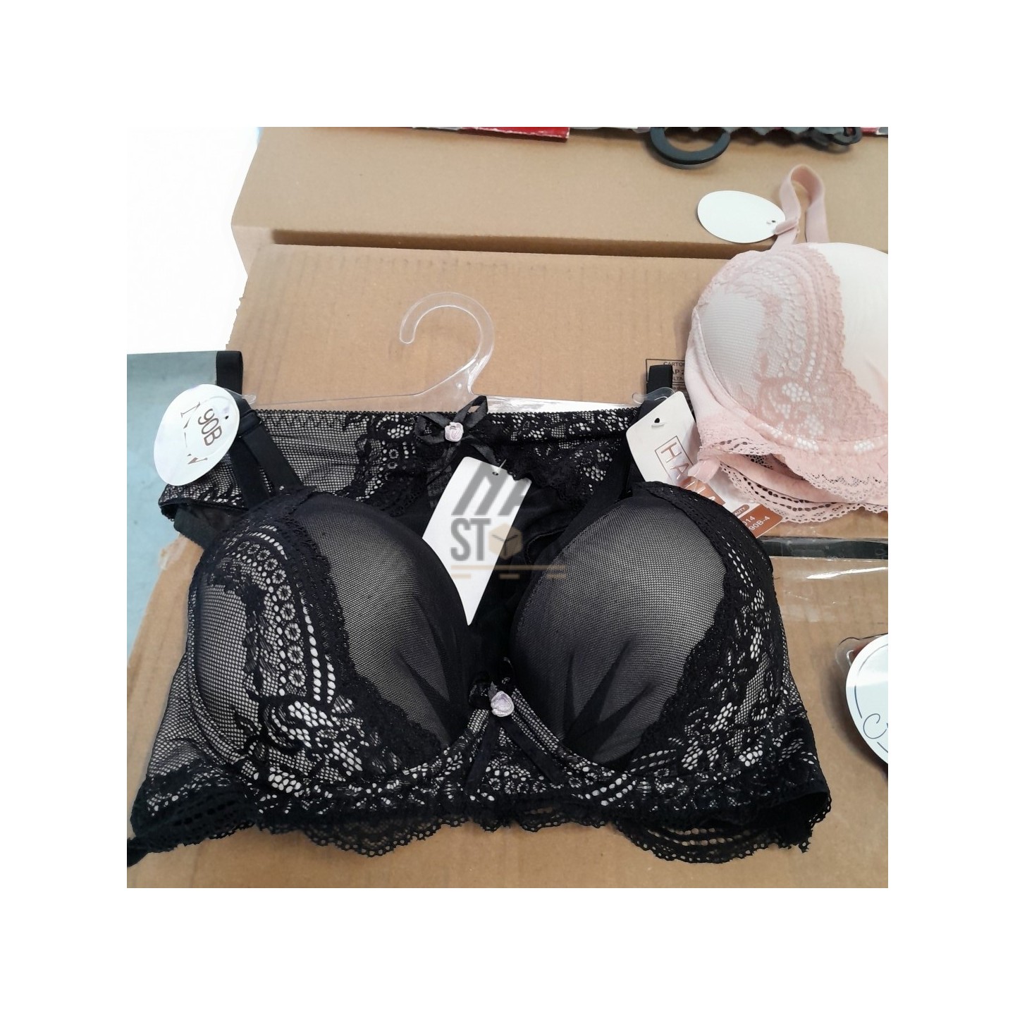 SOUS VETEMENTS FEMME - 210 pièces