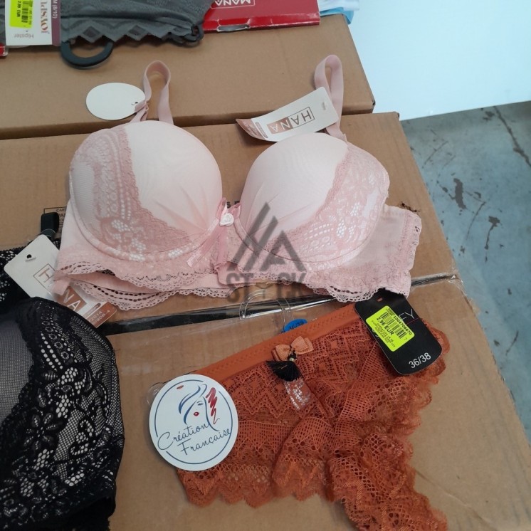 SOUS VETEMENTS FEMME - 210 pièces