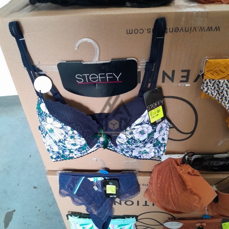 SOUS VETEMENTS FEMME - 210 pièces