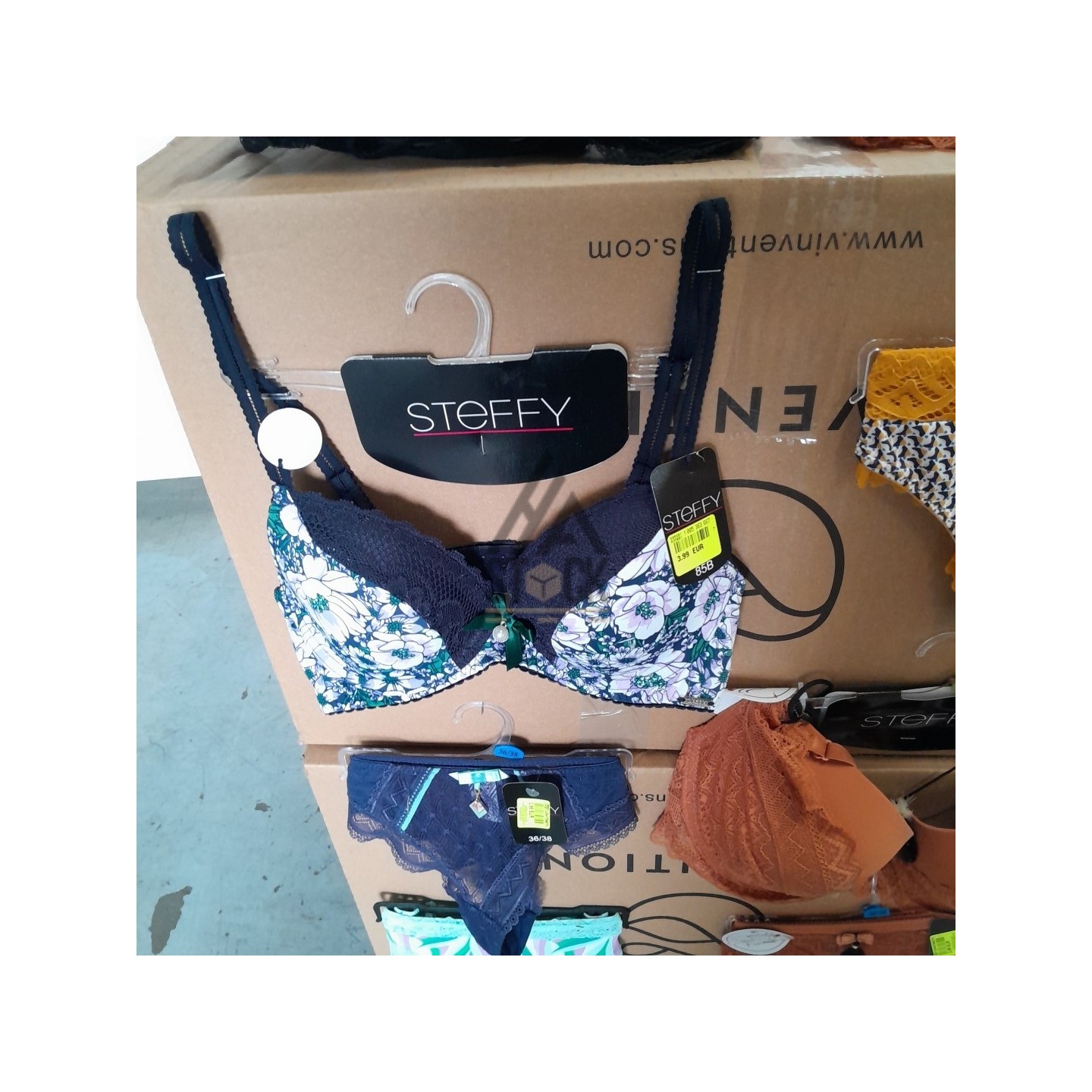 SOUS VETEMENTS FEMME - 210 pièces