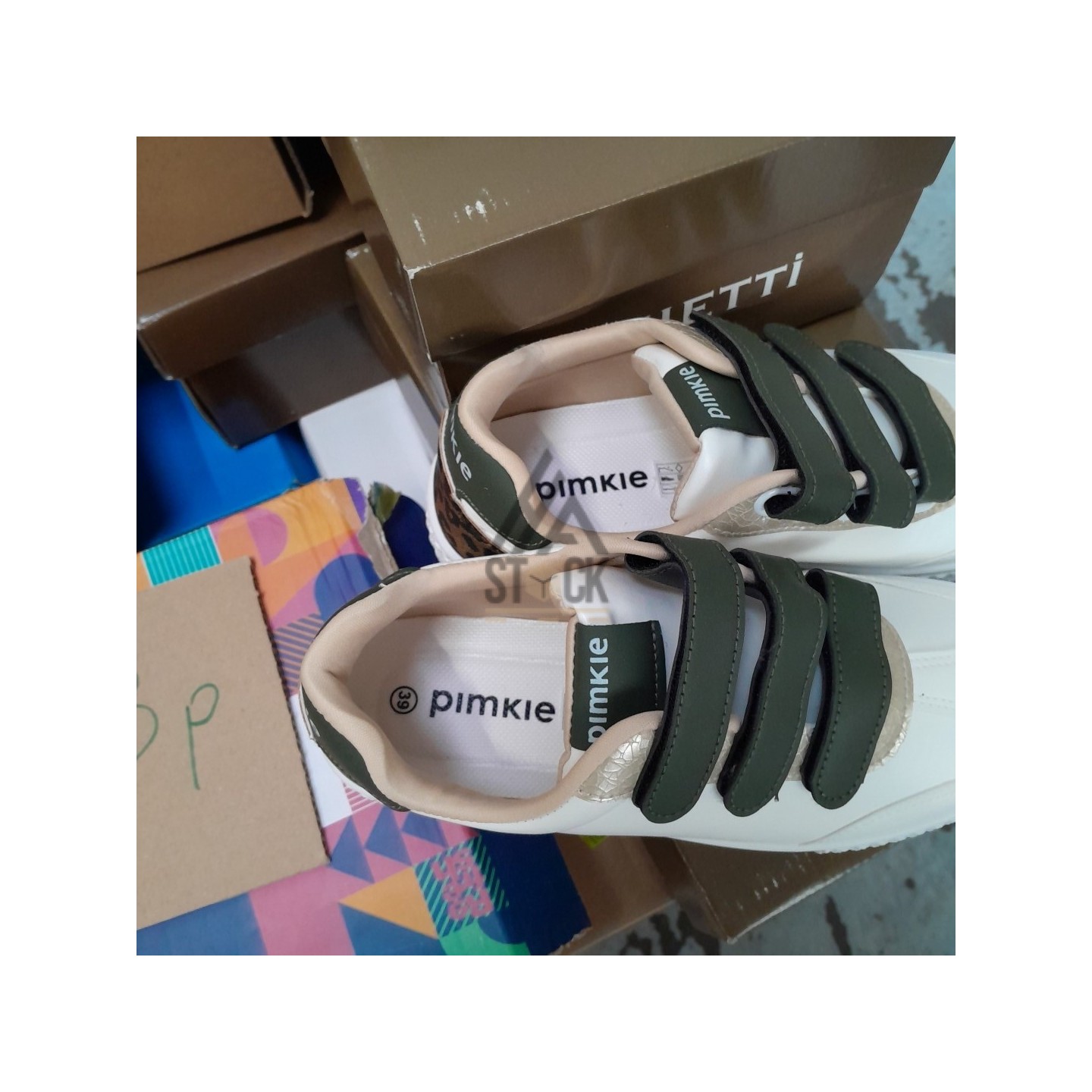 CHAUSSURE en boite  - 20 paires