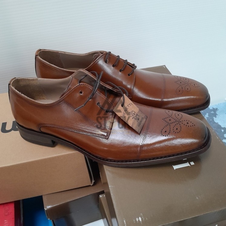 CHAUSSURE en boite  - 20 paires