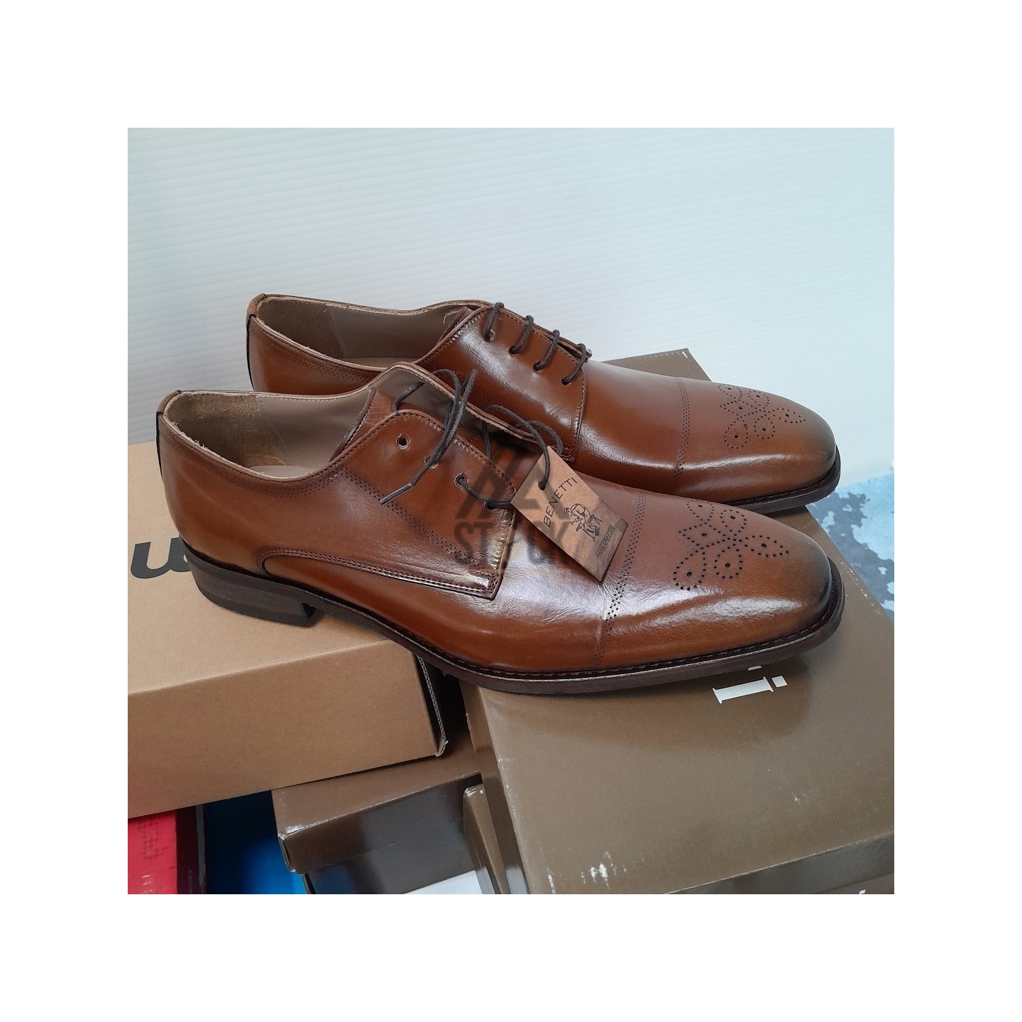 CHAUSSURE en boite  - 20 paires