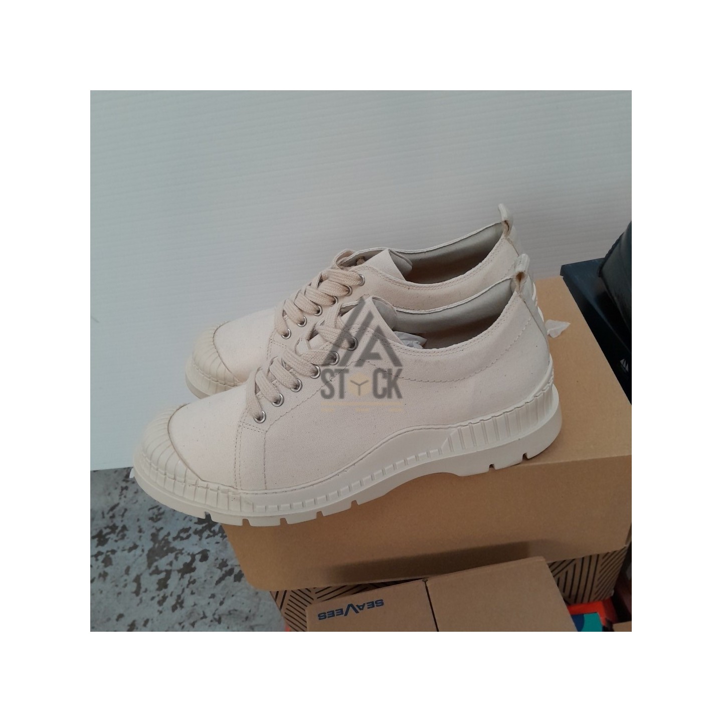 CHAUSSURE en boite  - 20 paires