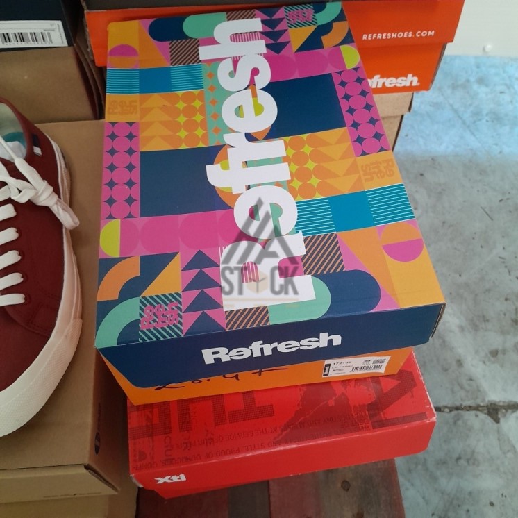 CHAUSSURE en boite  - 20 paires