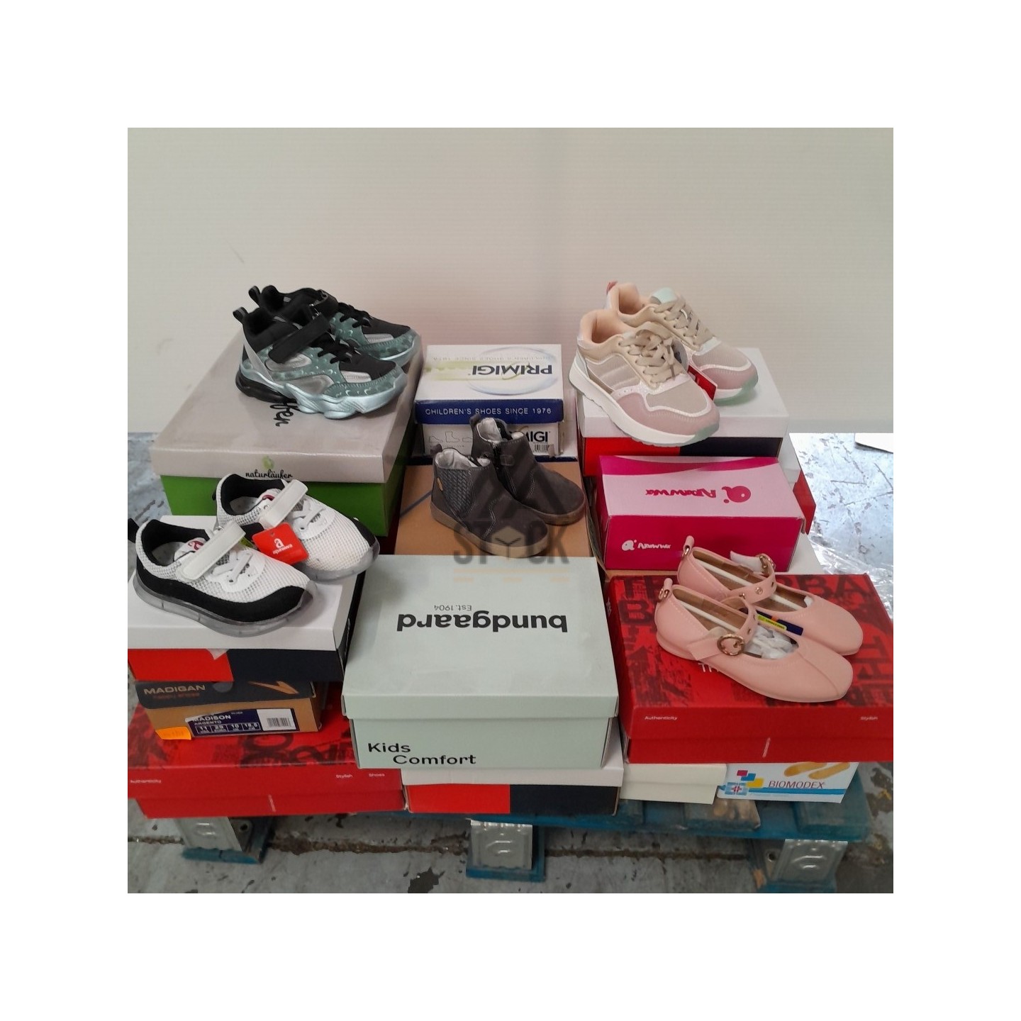 CHAUSSURE ENFANTS en boite  - 25 paires