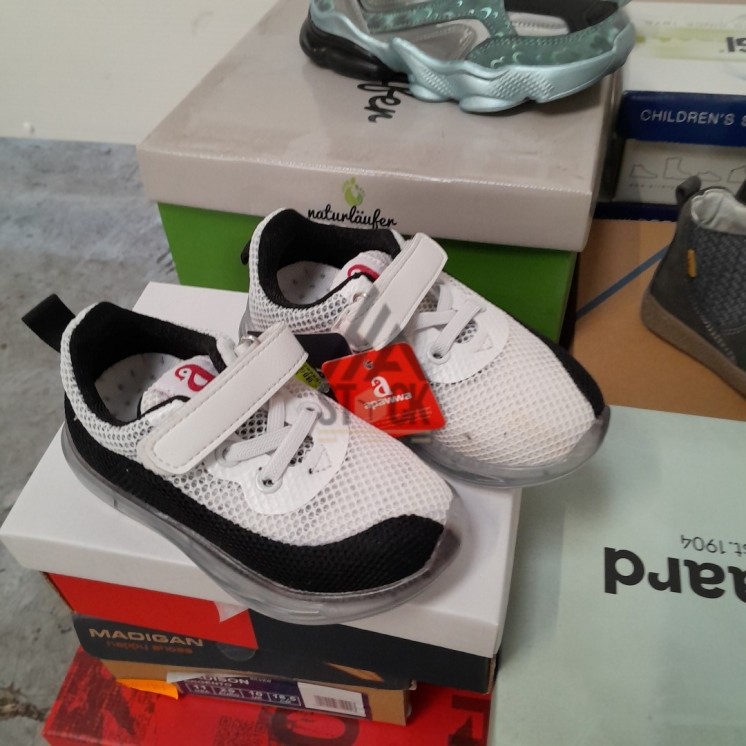 CHAUSSURE ENFANTS en boite  - 25 paires