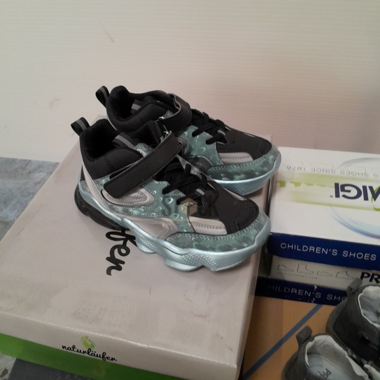 CHAUSSURE ENFANTS en boite  - 25 paires