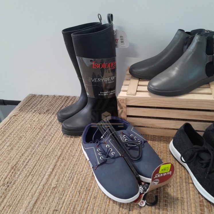 CHAUSSURE - ISOTER - 23 paires