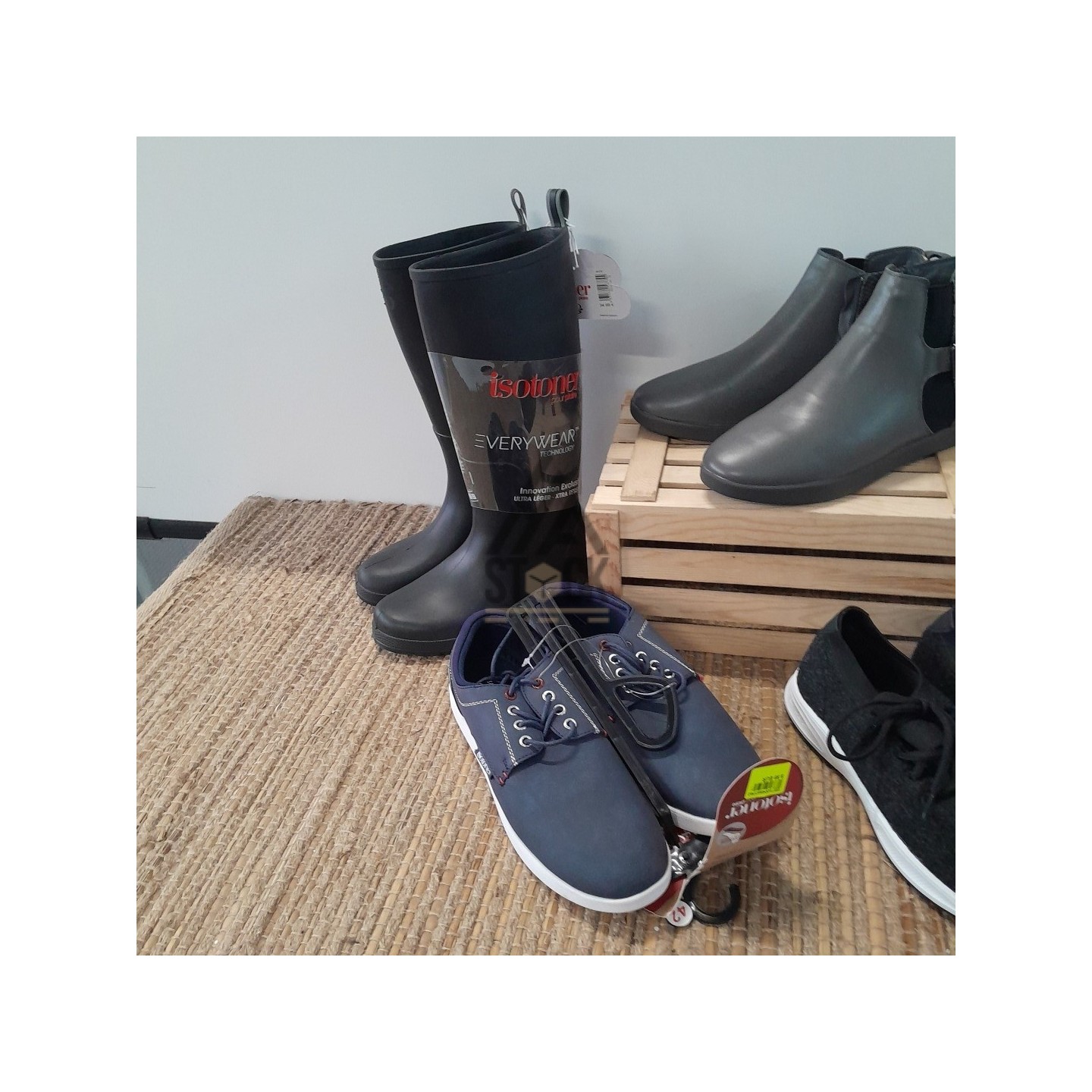 CHAUSSURE - ISOTER - 23 paires