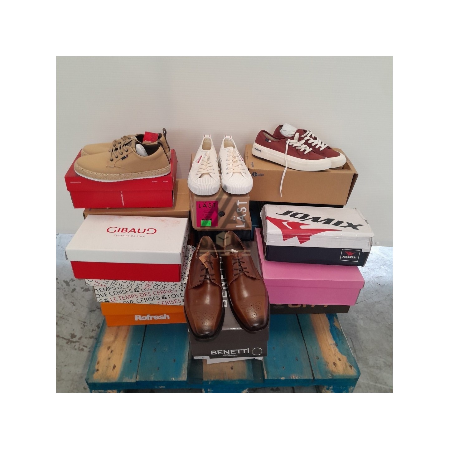 CHAUSSURE en boite  - 20 paires