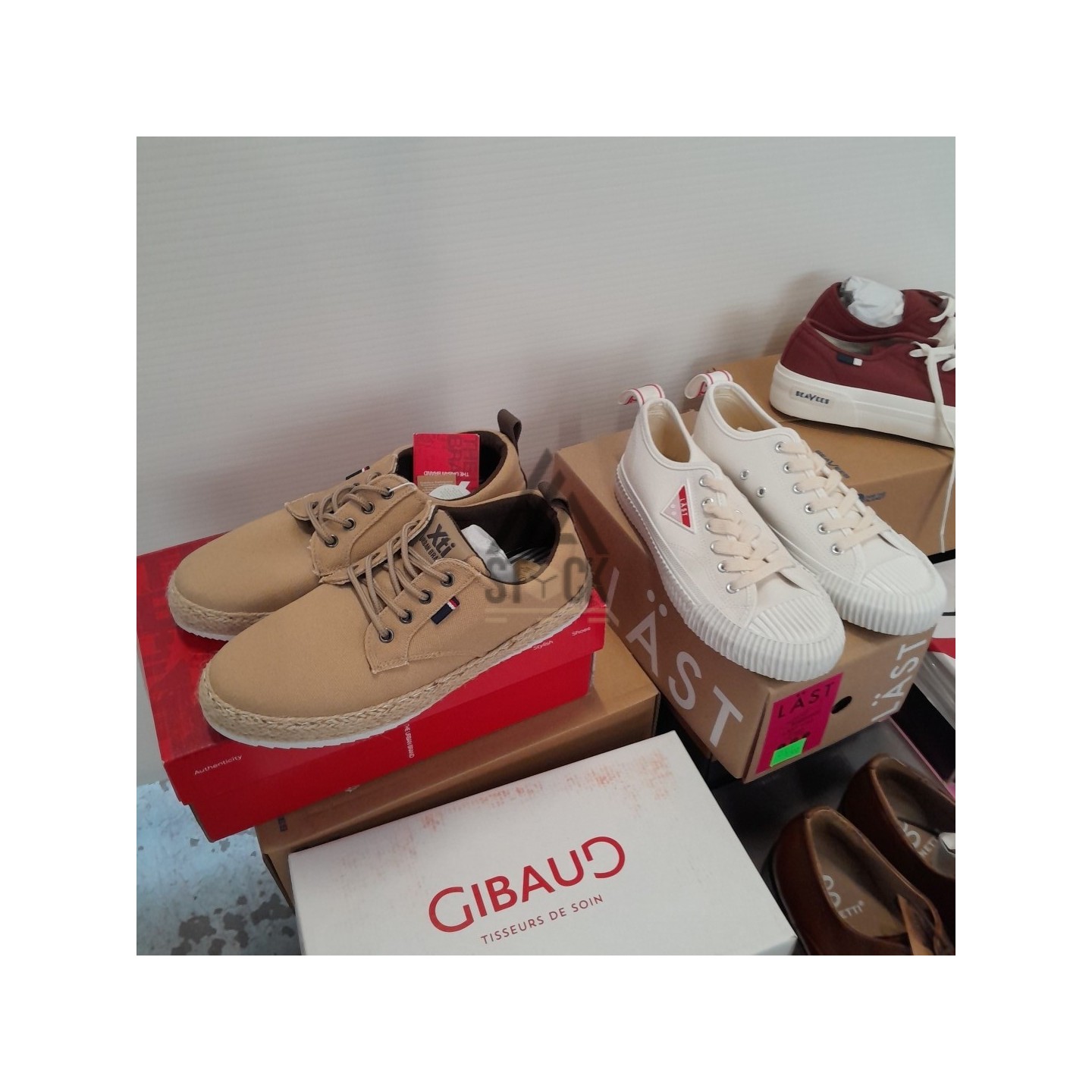 CHAUSSURE en boite  - 20 paires