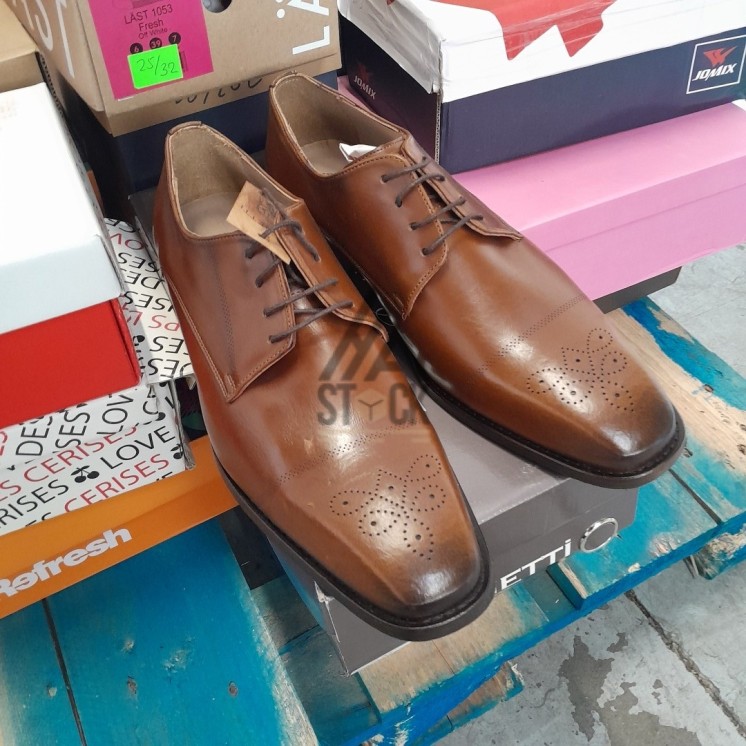 CHAUSSURE en boite  - 20 paires