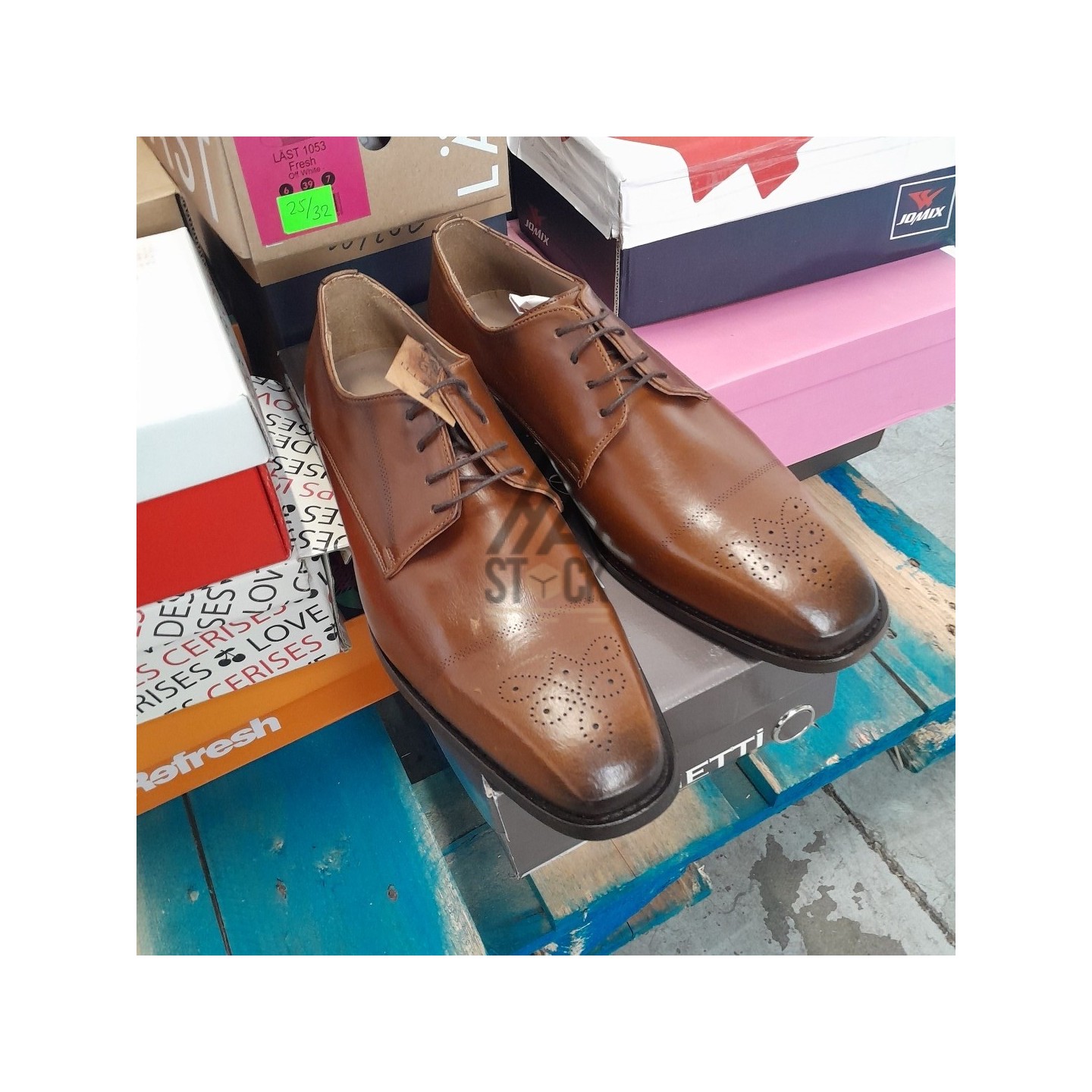 CHAUSSURE en boite  - 20 paires