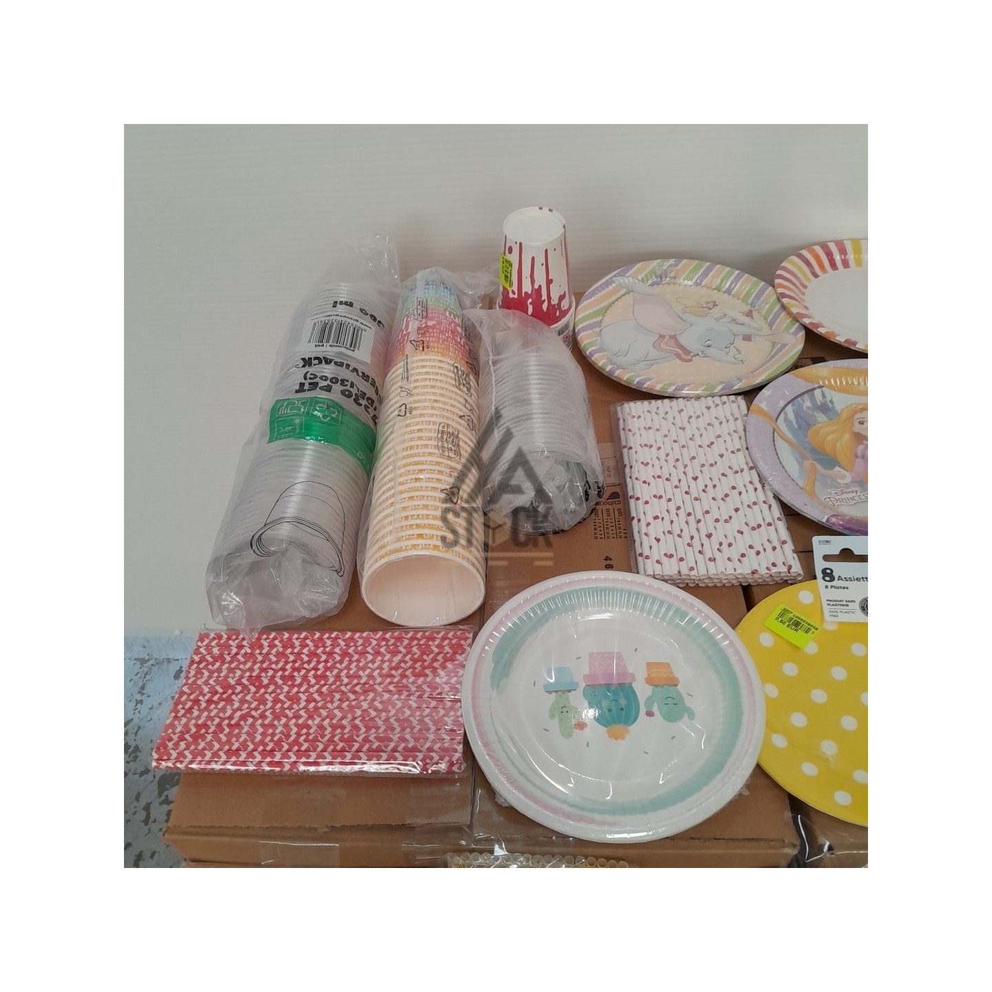 VAISSELLE JETABLE - 320 pièces