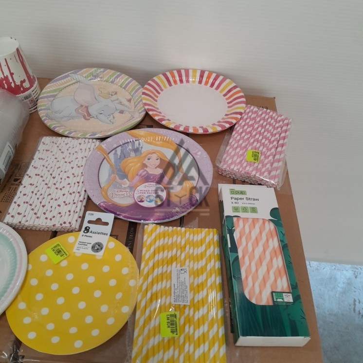 VAISSELLE JETABLE - 320 pièces