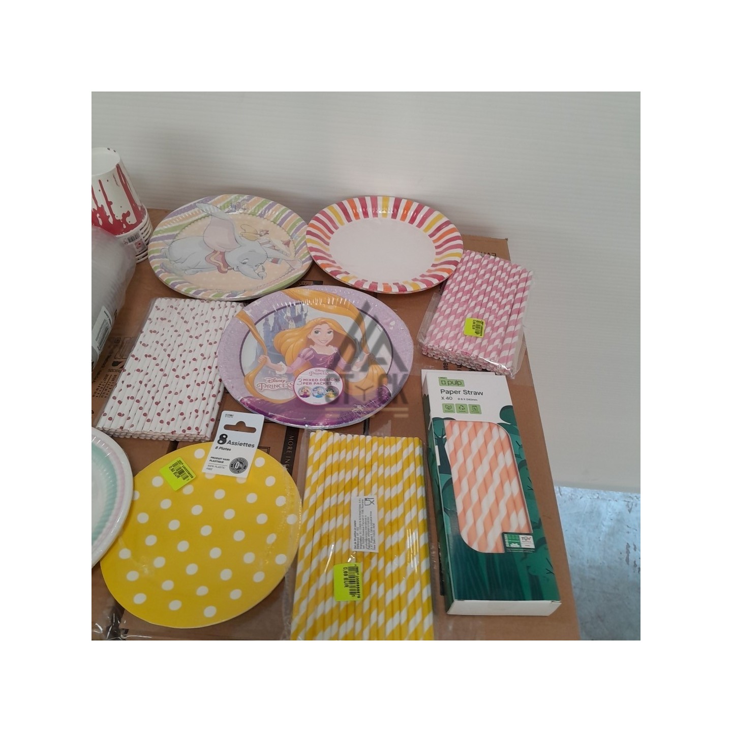 VAISSELLE JETABLE - 320 pièces