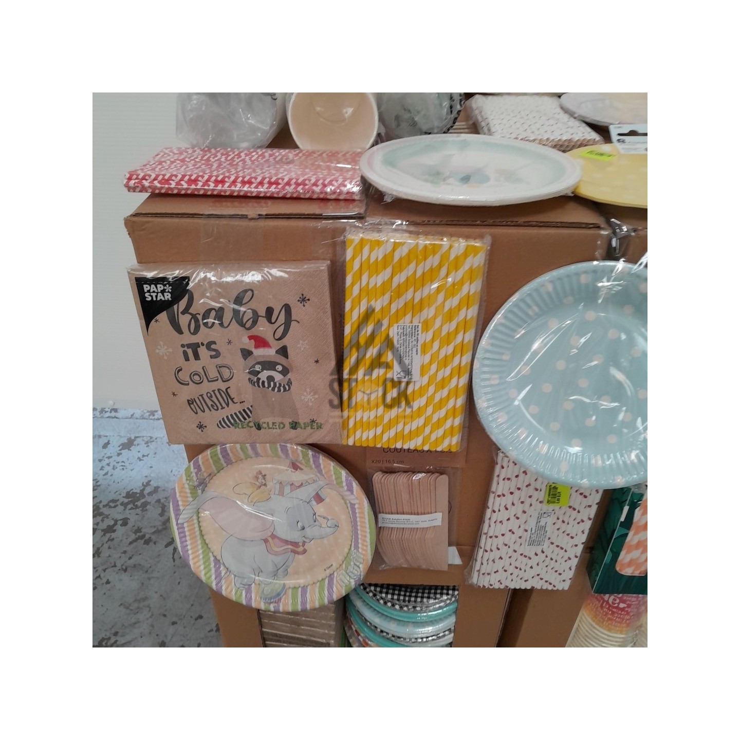 VAISSELLE JETABLE - 320 pièces