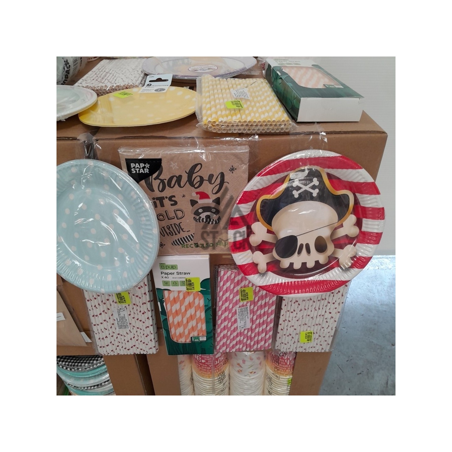 VAISSELLE JETABLE - 320 pièces