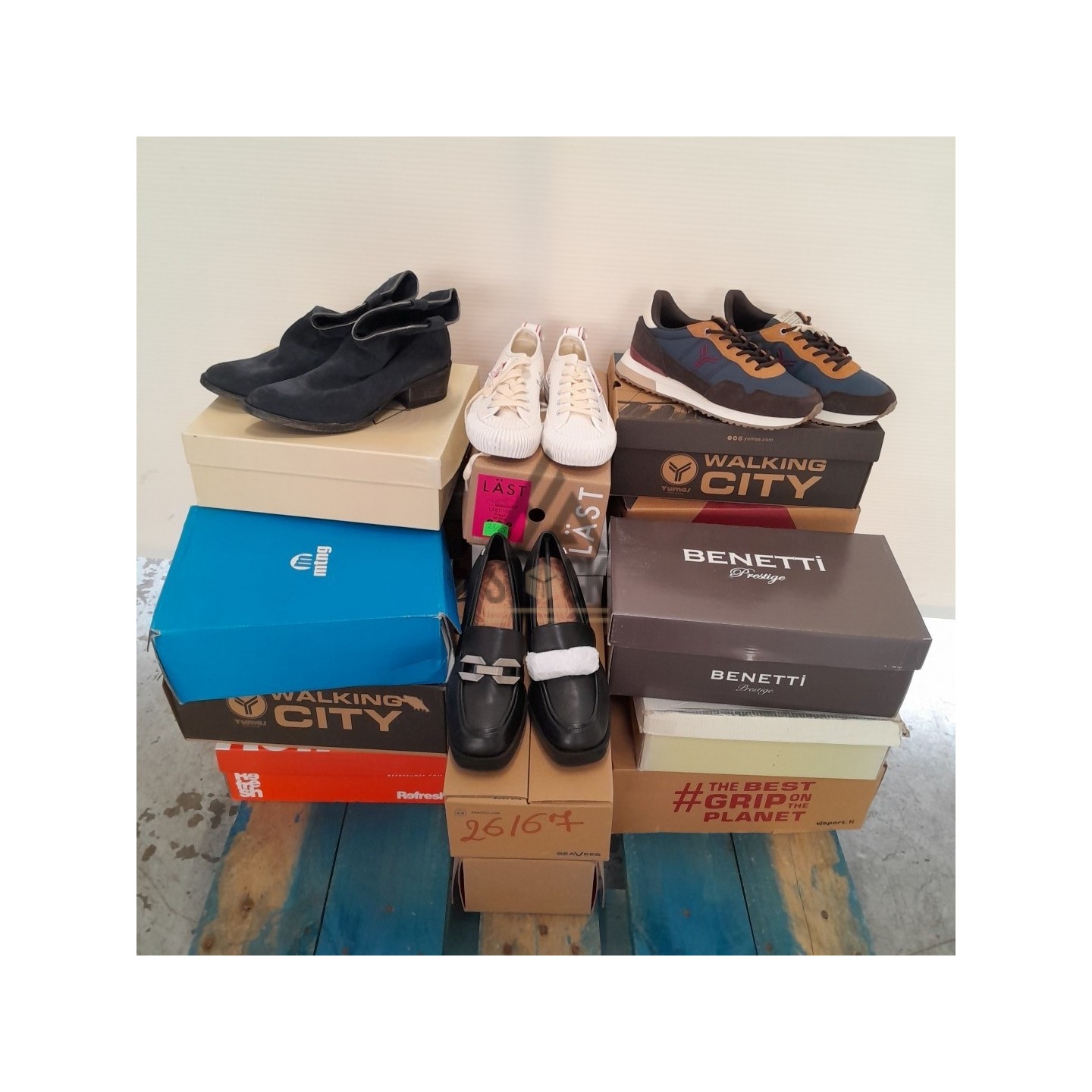 CHAUSSURE en boite  - 20 paires