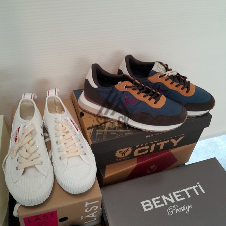 CHAUSSURE en boite  - 20 paires