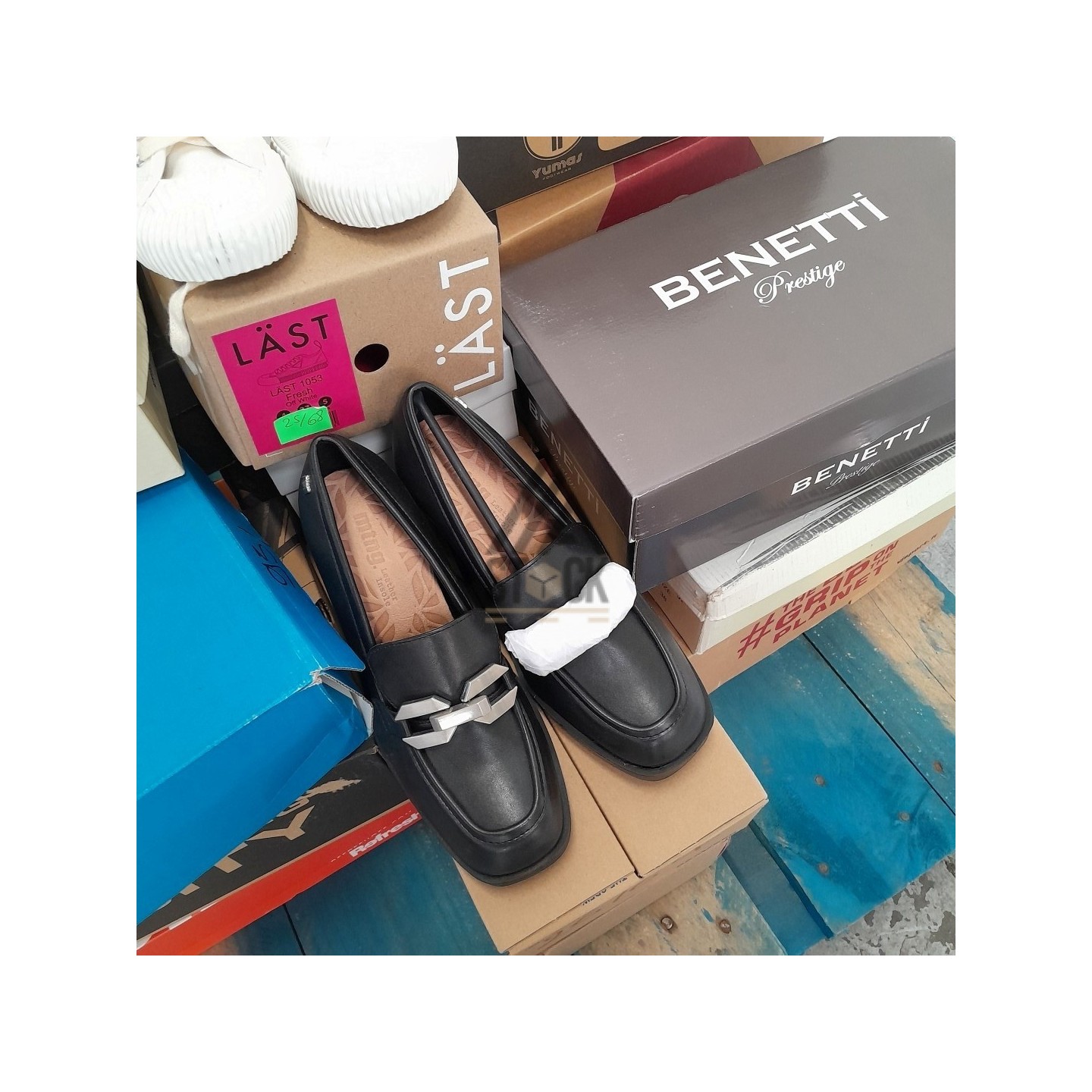 CHAUSSURE en boite  - 20 paires