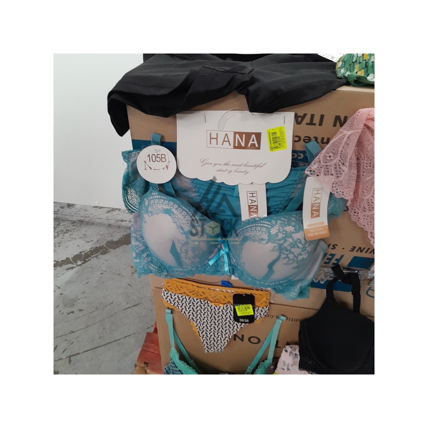 SOUS VETEMENTS FEMME - 220 pièces