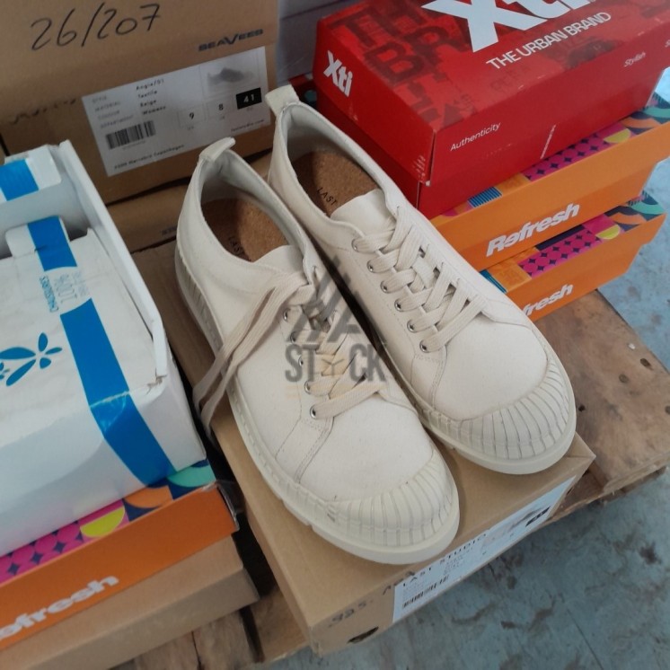 CHAUSSURE en boite  - 20 paires