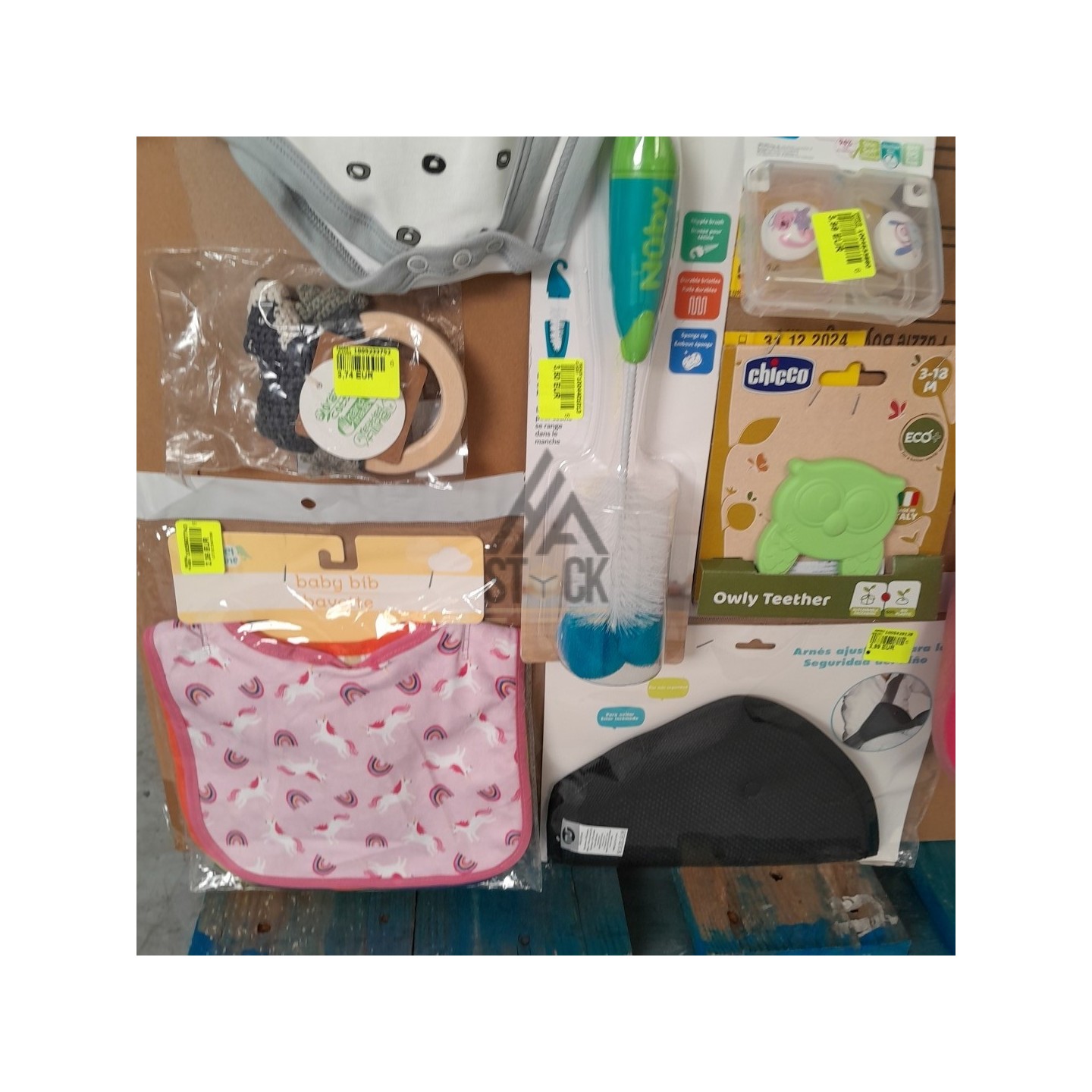 PUÉRICULTURE - 170 pièces