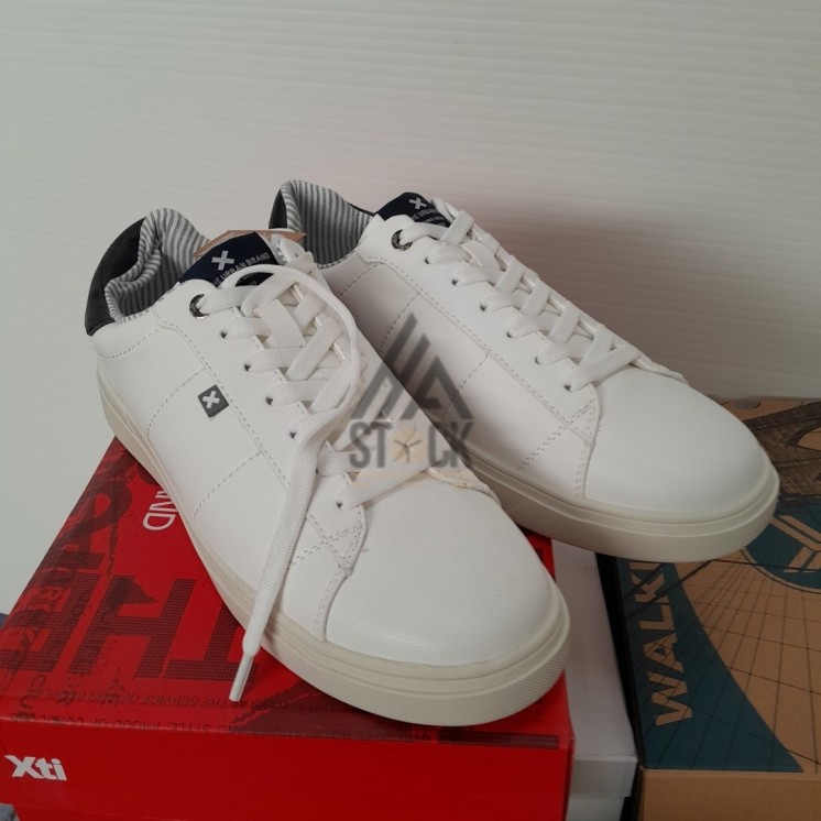 CHAUSSURE en boite  - 20 paires