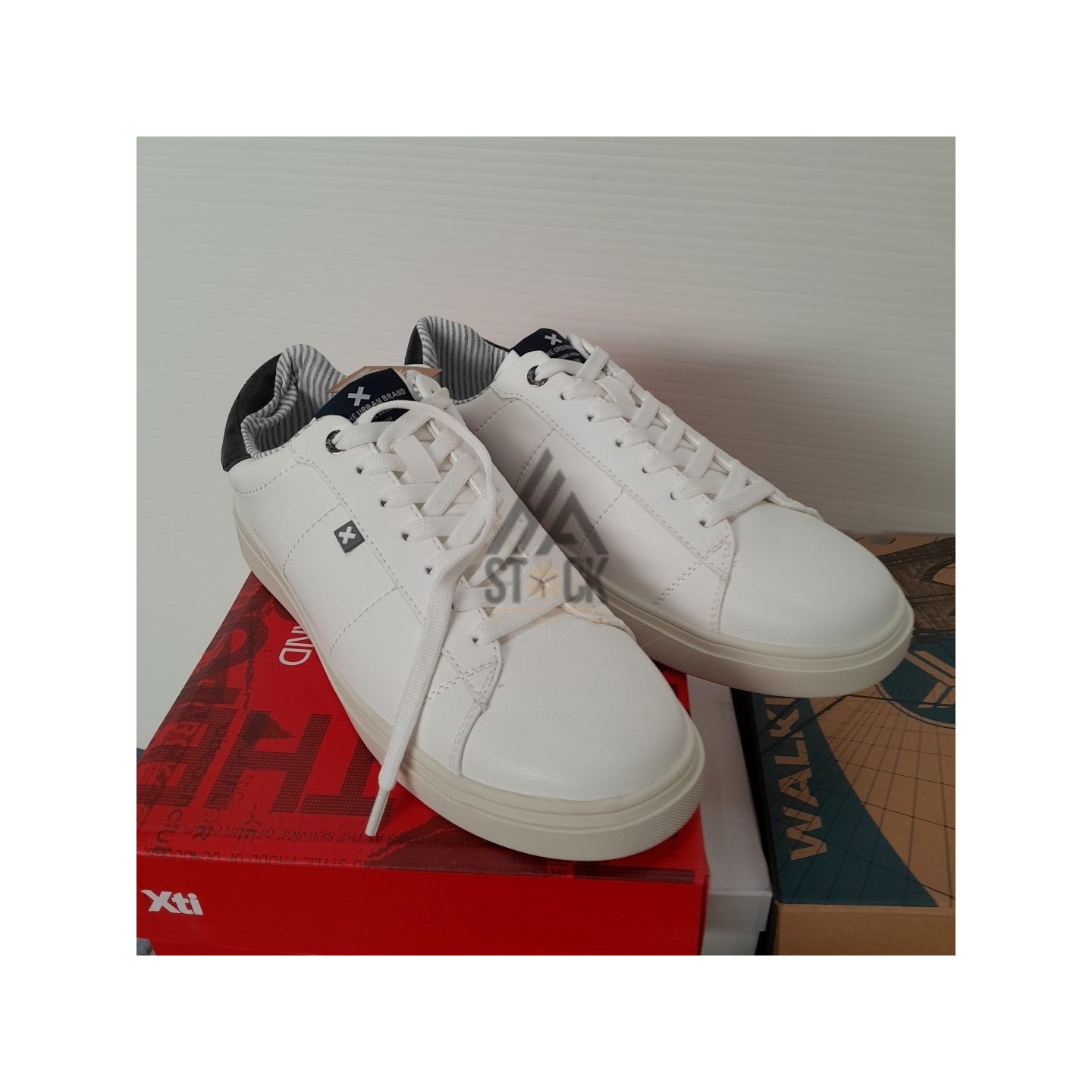 CHAUSSURE en boite  - 20 paires