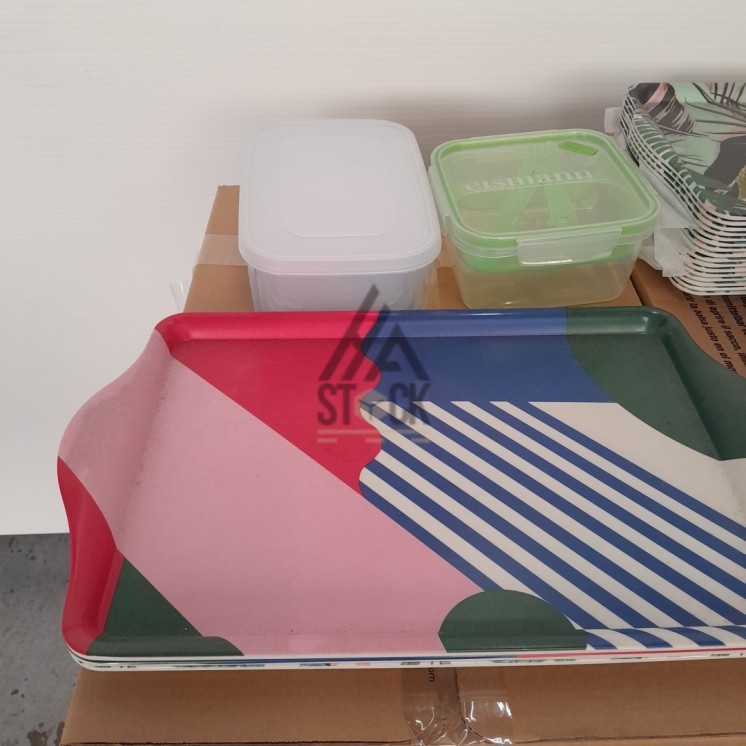 VAISSELLE PLASTIQUE - 200 pièces