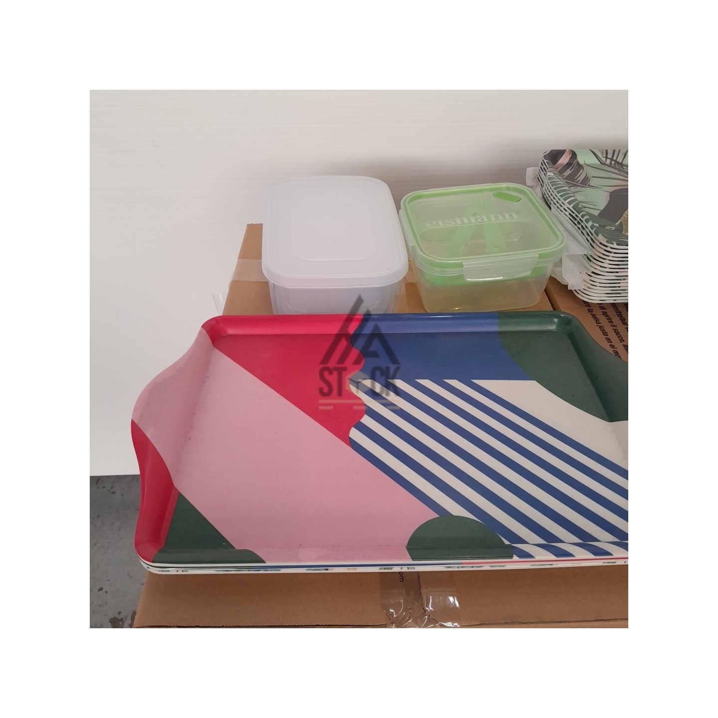 VAISSELLE PLASTIQUE - 200 pièces