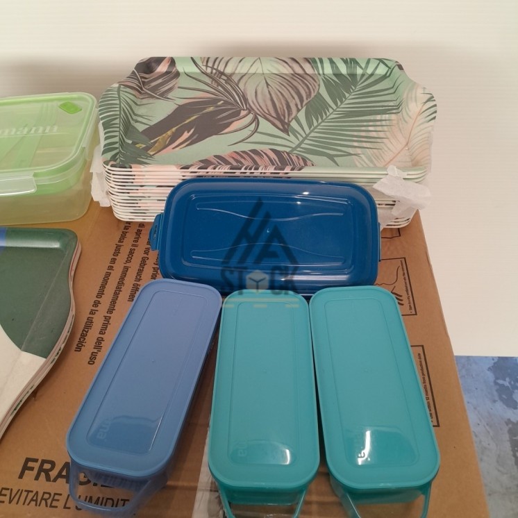 VAISSELLE PLASTIQUE - 200 pièces