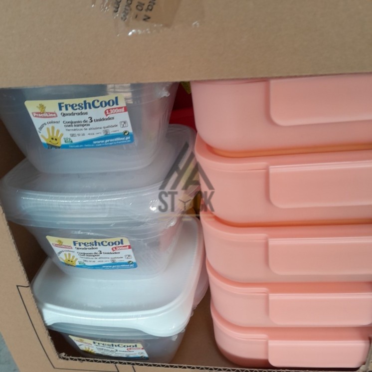 VAISSELLE PLASTIQUE - 200 pièces