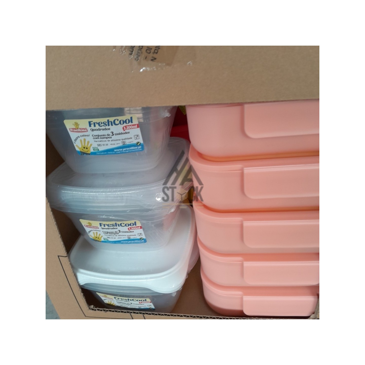 VAISSELLE PLASTIQUE - 200 pièces