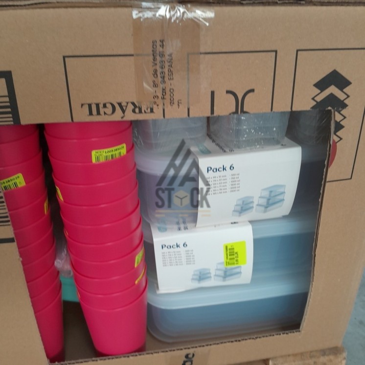 VAISSELLE PLASTIQUE - 200 pièces