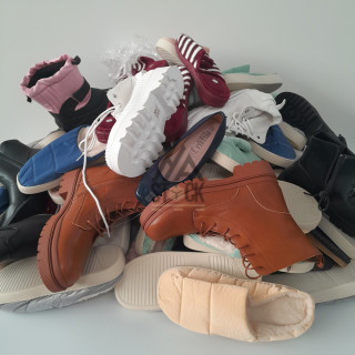 CHAUSSURES NON TRIÉES  -  16 cartons