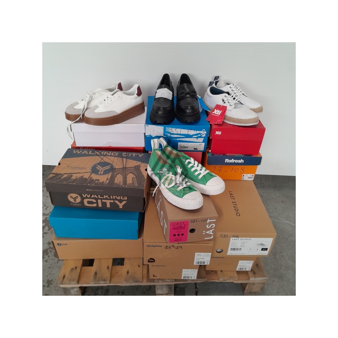 CHAUSSURE en boite  - 20 paires