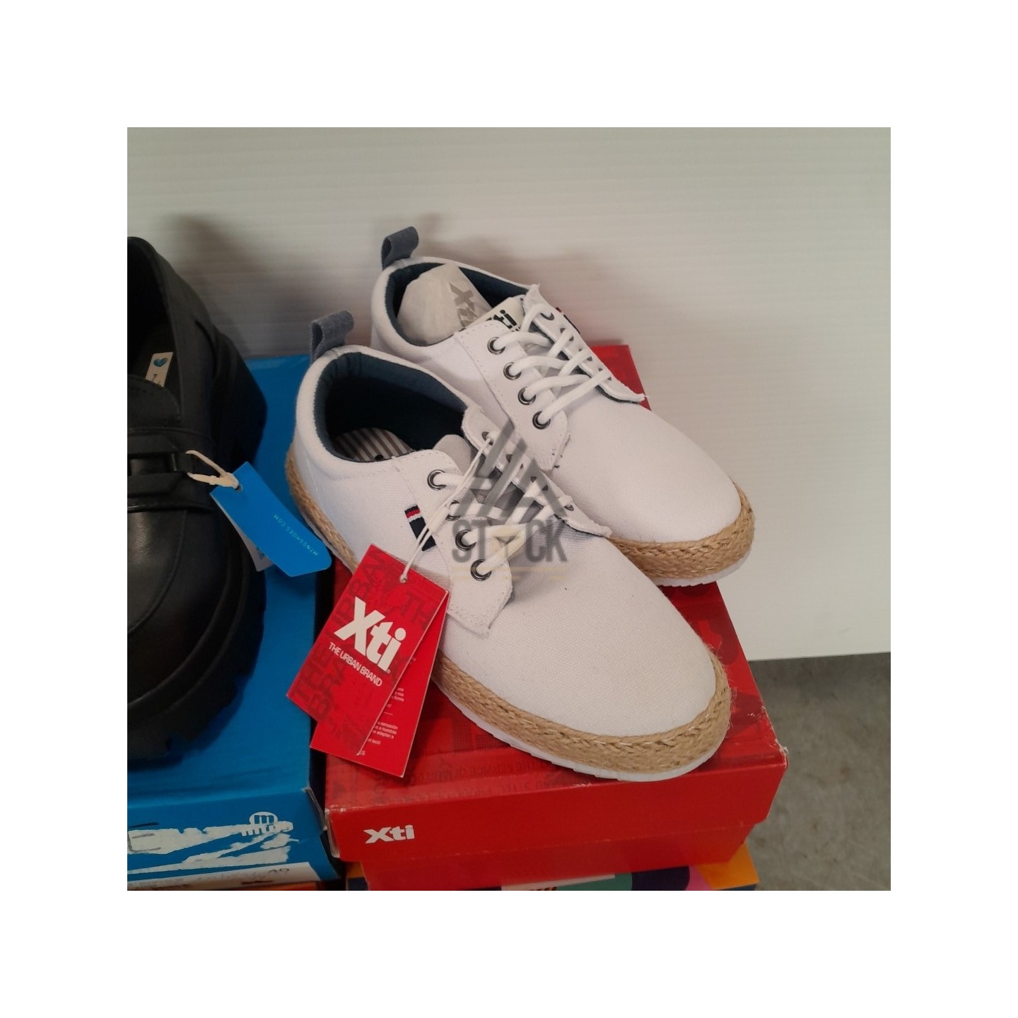 CHAUSSURE en boite  - 20 paires