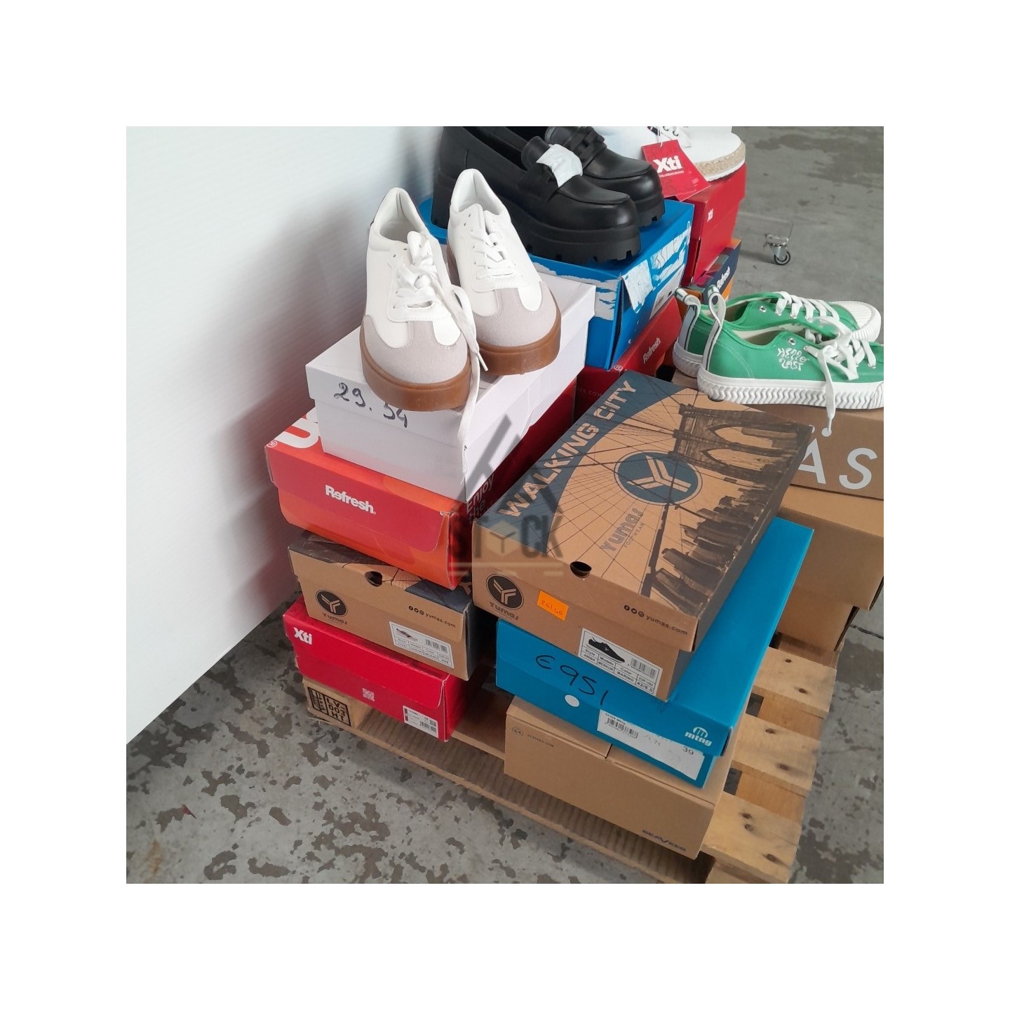 CHAUSSURE en boite  - 20 paires